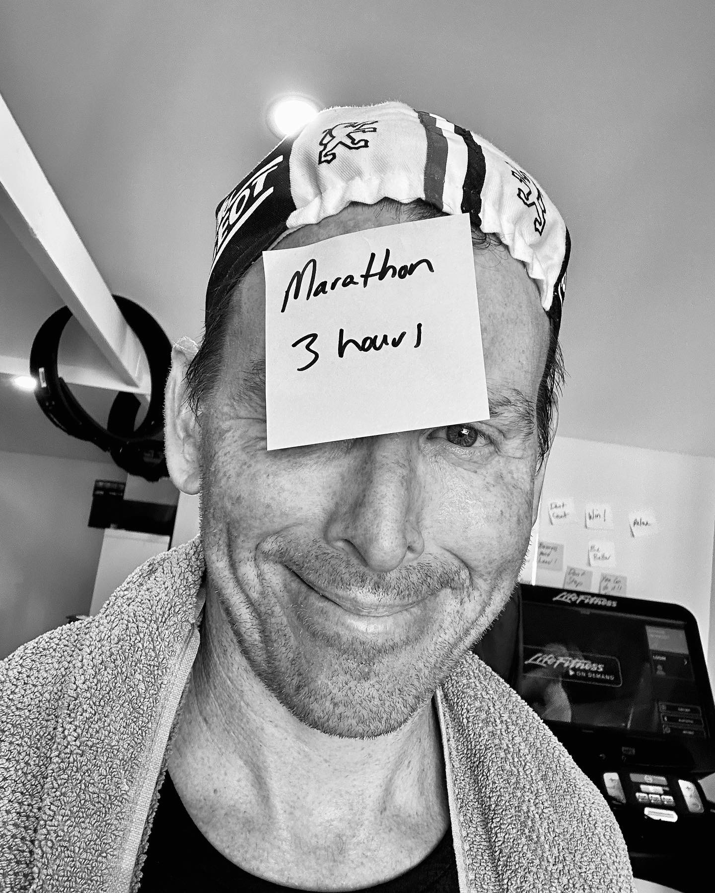 A sticky note on Phillipe's forehead reading 'Marathon 3 hours'
